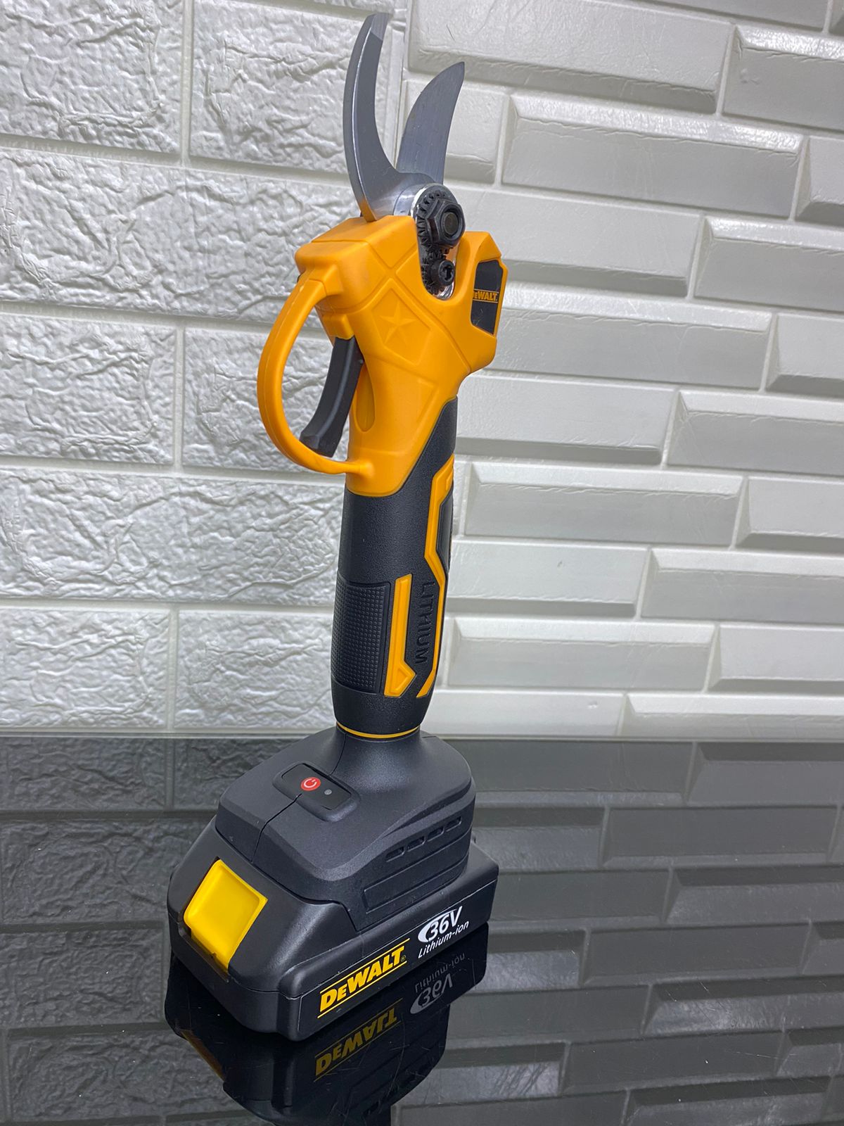 TIJERA PODADORA INALAMBRICA DEWALT